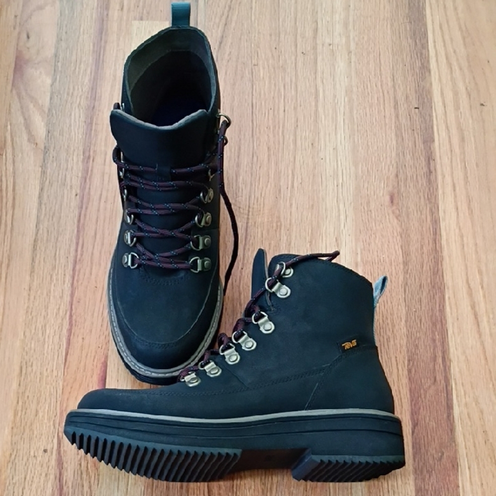 Teva Women's Black Hiking Boots Size 8